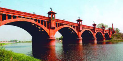 Lal Pul, meaning 'Red Bridge', spans the Gomti river in Lucknow.